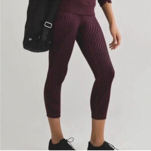 Lululemon Wunder Under Mid-Rise Crop Legging
Shifted Horizon Burgundy 8
